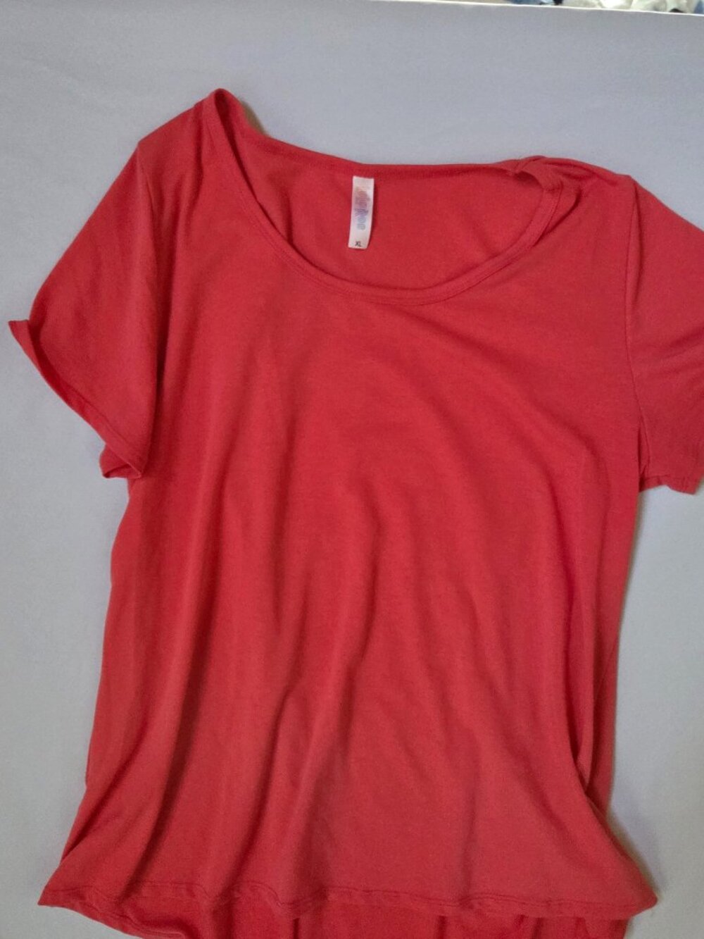 LuLaRoe Classic Tee — Coral/Tomato Red | Size XL